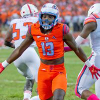 Illinois' Ca'lil Valentine suffers injury vs. South Carolina football